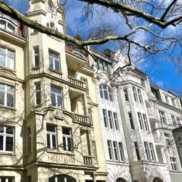 Traumwohnung in einem der schönsten Häuser im Kreuzviertel – saniert und bezugfrei.